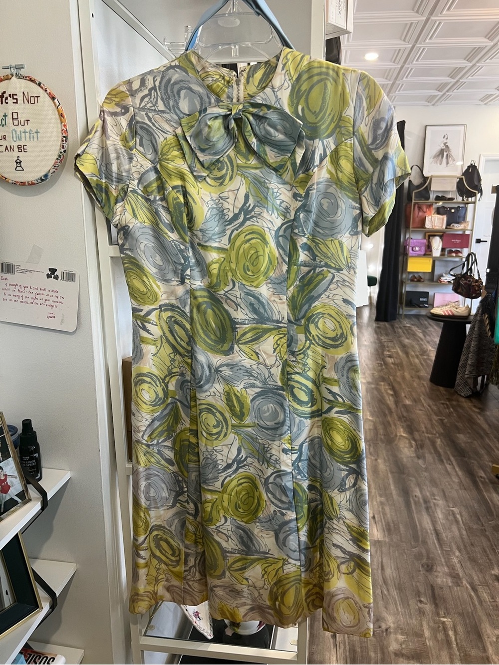Vintage Floral bow Tie-Neck Short Sleeve Dress in Green & blue